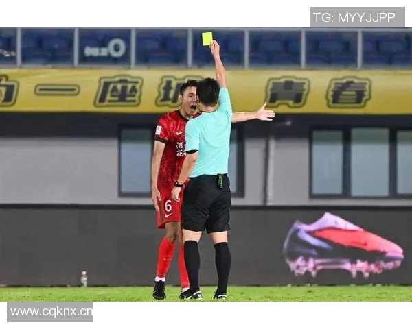 刘越批评裁判判罚点球过于牵强认为其业务水平不足影响比赛公正性