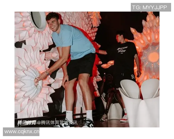 克林根场边指导杨瀚森展现深厚情谊引发媒体热议